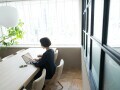 56歳、貯金8000万円。子どもの老後も面倒を見なければと考えると、どれだけ稼いでも足りない気がします