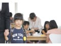 利用者過去最多で140万人「大規模化」する学童保育。子どもたちはギュウギュウ詰め、職員も疲弊…