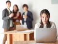 「おめでたい」なら言いふらしても許される？職場の「妊娠アウティング」経験者が感じたこと