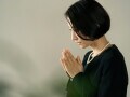 10年間介護してきた父親が亡くなった。泣けない私は「冷たい人間」なのか【介護アドバイザーが解説】