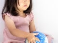 Q. 赤ちゃんの頃はよく笑う子だったのに、笑顔が減り心配です