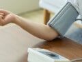 減塩しても血圧が下がらないのはなぜ？ 睡眠不足と高血圧の意外な関係