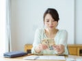 35歳女性「給料が3分の1になっても、月1万円は投資に回した」楽天・VTへの積立投資で＋44万円