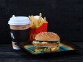 「マクドナルドで価格を気にせず、好きなメニューを食べられる」年収250万円・46歳女性の愛用株主優待