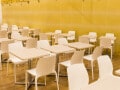 「冗談だろ……」平日のフードコートで目撃した“義父の裏の顔”に夫絶句。その衝撃行動とは