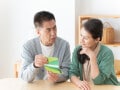 「還暦前に絶対に減らせない」ゆうちょと地銀の定期に900万円を預ける現金9割夫婦の判断