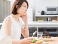 Q. 「朝ごはんを食べ過ぎるとしわが増える」って本当ですか？
