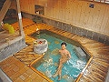 まるほん旅館 名湯沢渡温泉の木造浴室！