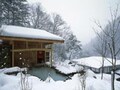 雪景色を独り占め！　冬ごもりの温泉宿