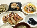 酒の肴にもなるおかずで晩ご飯　ニラ餃子献立