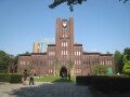 本郷三丁目、東京大学を囲む台地上の街