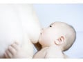 赤ちゃんへのおっぱいの含ませ方と授乳の姿勢はどうするのがいい？