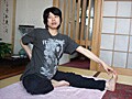 ヨガポーズ「ねじりのポーズ」