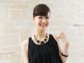 アクセサリーづかいが決め手、全身の色数は15が最適