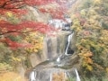 【茨城の絶景】日本三名瀑の1つ「袋田の滝」。紅葉と美しい滝の協奏が見られるベストシーズンはいつ？