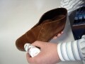 スエードの靴の手入れ方法……起毛系革靴の日常的なケアとは？