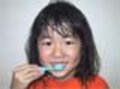 子どもの仕上げ磨きは30秒でできるんです！　仕上げ歯みがきと格闘してる？