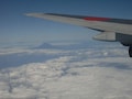 機内から富士山の写真を撮る