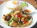 【レシピ】タイ風鶏肉のしょうが炒めご飯