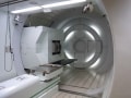 がん先進治療「陽子線治療」に使う最新装置を撮影