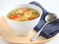 レタスとトマトのコンソメ卵スープ…5分でできる簡単レシピ
