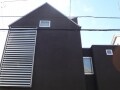 地下が離れの三角屋根の家［Salonのある家］