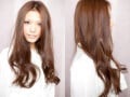 40代女性に似合う髪型……ロングヘアに艶感を出す！