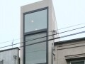 様々な床レベルが生みだす豊かな空間［1.8M幅の家］