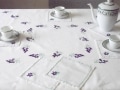 刺繍で作る花柄のテーブルセット
