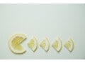 レモンとみかんの皮でガラス磨き！ 掃除スプレーの作り方