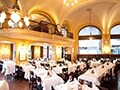 オスロの最高級レストラン「テアーテルカフェエーン」