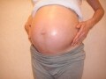 妊娠線を予防するマッサージ法とおすすめケア用品