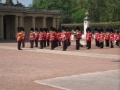 バッキンガム宮殿の「兵隊の交代」は迫力満点！