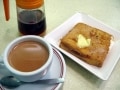 香港式のミルクティーとフレンチトースト