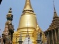 バンコクの3大寺院　きらびやかな「エメラルド寺院」