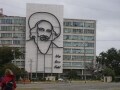 ゲバラの壁画と革命広場