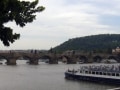 モルダウに架かるプラハ最古の橋「カレル橋」