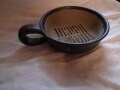 小皿を兼ねた陶器のすりおろし器