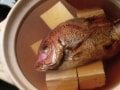 竹乃家嵐山店の鯛どうふは、湯豆腐の上に鯛が丸ごと！