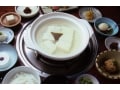 高級感あふれる数寄屋造りの湯豆腐専門店「嵯峨野」