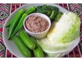 生野菜や温野菜を添えて！　サバ缶のタイ風ディップ