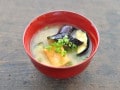 揚げなすと豆腐の味噌汁レシピ……相性バツグン！