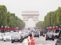 パリの伝統と活気を感じる、シャンゼリゼ通りと凱旋門