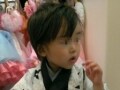 片方に流す髪型でちょっと大人っぽく！