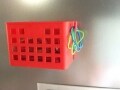 ひっかけるだけでOK！マグネット式の輪ゴムかけ