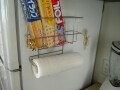 ラップホルダーを吸盤で壁面にくっつけて！