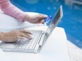 人気の通貨選択型、1年間の運用成績をチェック！