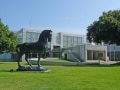 自然豊かな場所にある群馬県立近代美術館