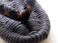 生地から作られた手編みの室内用草履の気持ちよさ