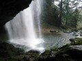 流れ落ちる水を裏から眺められる滝、龍頭が滝【島根】